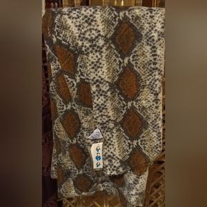 Time and Tru Blanket Scarf Snakeskin Pattern NWT